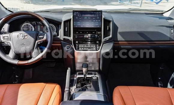 Hividy Toyota Land Cruiser fotsy Car in Import - Dubai in Diana Hividy Toyota Land Cruiser fotsy Car in Import - Dubai in Diana