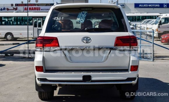 Hividy Toyota Land Cruiser fotsy Car in Import - Dubai in Diana Hividy Toyota Land Cruiser fotsy Car in Import - Dubai in Diana