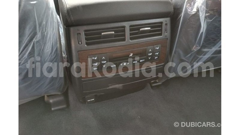 Big with watermark toyota land cruiser diana import dubai 4819