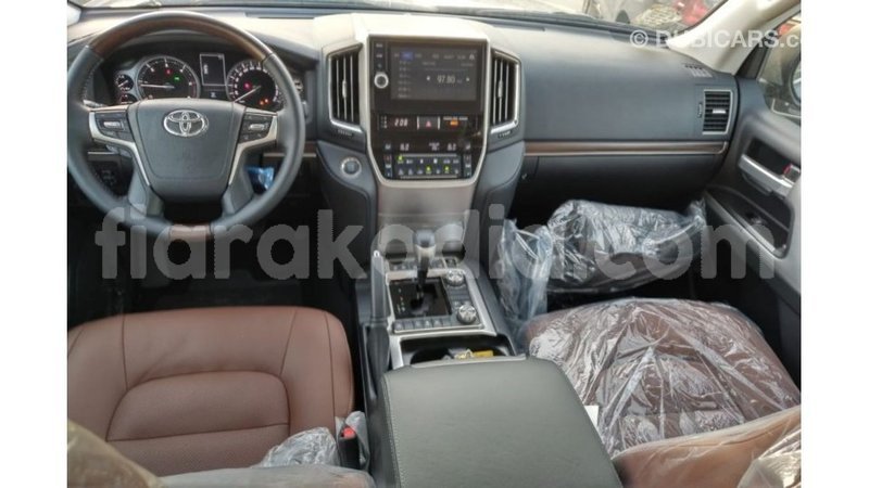 Big with watermark toyota land cruiser diana import dubai 4819