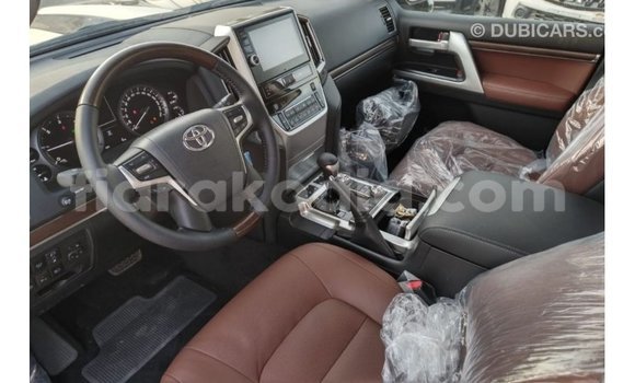 Acheter Import Voiture Toyota Land Cruiser Blanc à Import - Dubai, Diana Acheter Import Voiture Toyota Land Cruiser Blanc à Import - Dubai, Diana