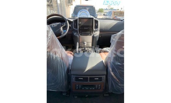 Acheter Import Voiture Toyota Land Cruiser Blanc à Import - Dubai, Diana Acheter Import Voiture Toyota Land Cruiser Blanc à Import - Dubai, Diana