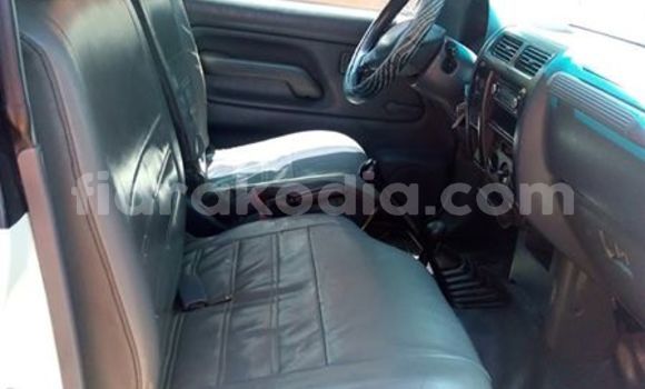 Acheter Occasion Voiture Toyota Prado Blanc à Antananarivo au Analamanga Acheter Occasion Voiture Toyota Prado Blanc à Antananarivo au Analamanga