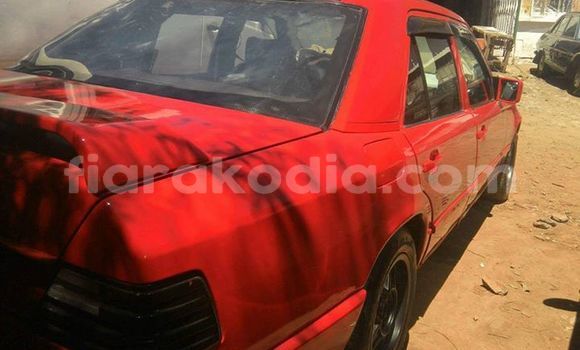 Buy Used Mercedes‒Benz 250 Red Car in Antananarivo in Analamanga