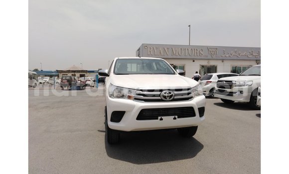 Hividy Toyota Hilux fotsy Car in Import - Dubai in Diana Hividy Toyota Hilux fotsy Car in Import - Dubai in Diana