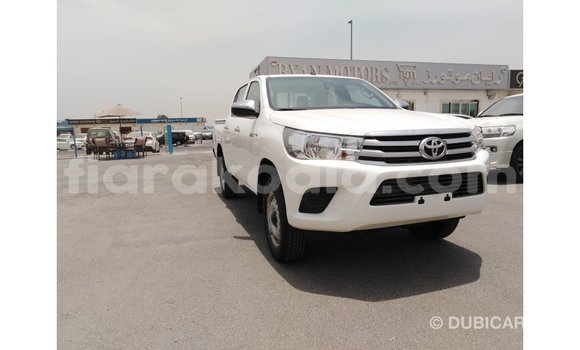 Hividy Toyota Hilux fotsy Car in Import - Dubai in Diana Hividy Toyota Hilux fotsy Car in Import - Dubai in Diana