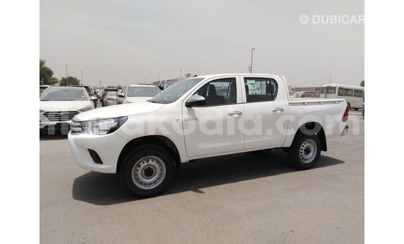 Hividy Toyota Hilux fotsy Car in Import - Dubai in Diana Hividy Toyota Hilux fotsy Car in Import - Dubai in Diana