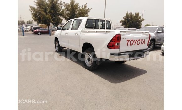 Hividy Toyota Hilux fotsy Car in Import - Dubai in Diana Hividy Toyota Hilux fotsy Car in Import - Dubai in Diana