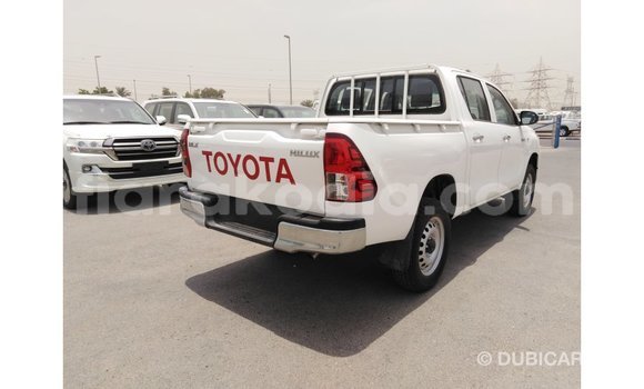 Hividy Toyota Hilux fotsy Car in Import - Dubai in Diana Hividy Toyota Hilux fotsy Car in Import - Dubai in Diana