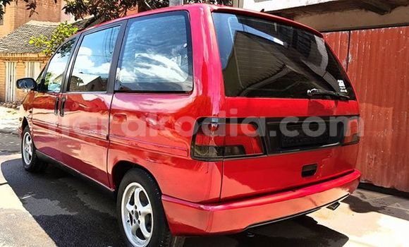 Hividy Peugeot 806 Red Car in Antananarivo in Analamanga Hividy Peugeot 806 Red Car in Antananarivo in Analamanga