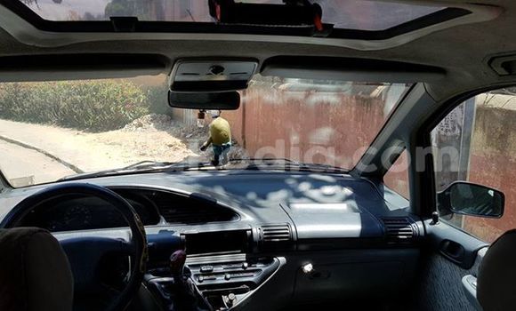 Hividy Peugeot 806 Red Car in Antananarivo in Analamanga Hividy Peugeot 806 Red Car in Antananarivo in Analamanga