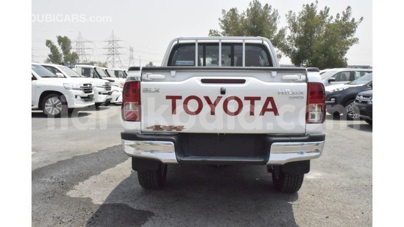 Big with watermark toyota hilux diana import dubai 4858