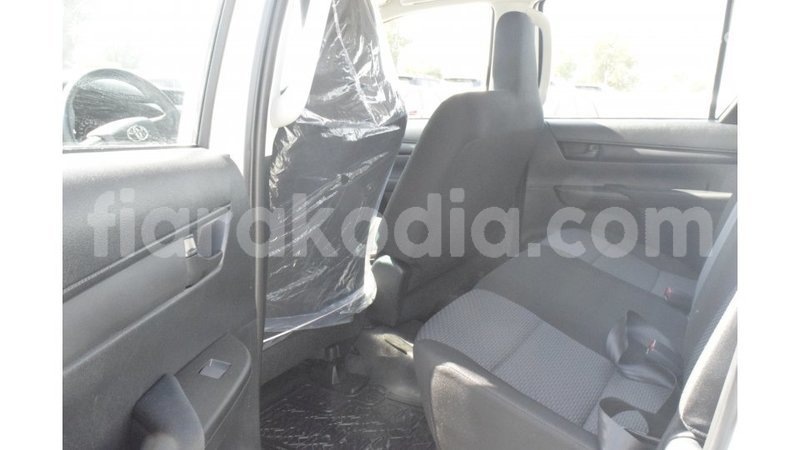 Big with watermark toyota hilux diana import dubai 4859