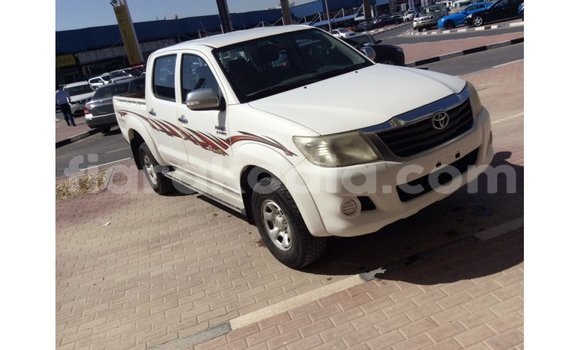 Acheter Import Voiture Toyota Hilux Blanc à Import - Dubai, Diana Acheter Import Voiture Toyota Hilux Blanc à Import - Dubai, Diana