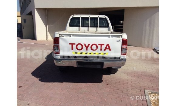 Acheter Import Voiture Toyota Hilux Blanc à Import - Dubai, Diana Acheter Import Voiture Toyota Hilux Blanc à Import - Dubai, Diana