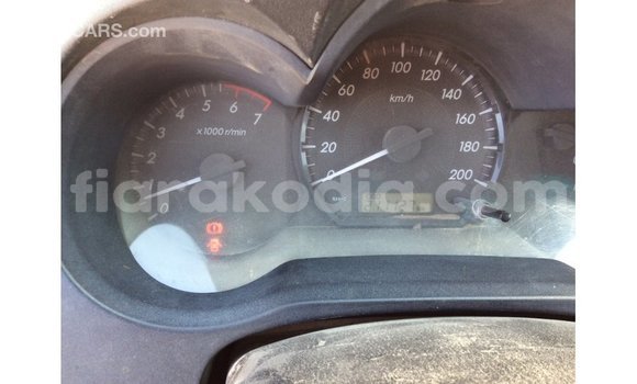 Acheter Import Voiture Toyota Hilux Blanc à Import - Dubai, Diana Acheter Import Voiture Toyota Hilux Blanc à Import - Dubai, Diana