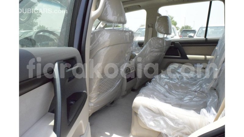 Big with watermark toyota land cruiser diana import dubai 4884