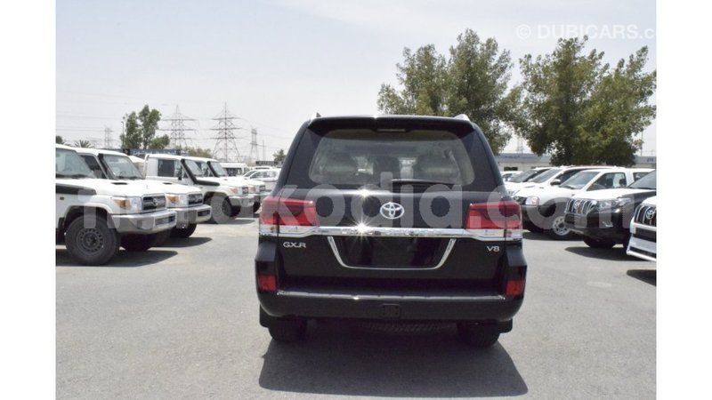 Big with watermark toyota land cruiser diana import dubai 4884