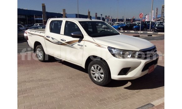 Acheter Import Voiture Toyota Hilux Blanc à Import - Dubai, Diana Acheter Import Voiture Toyota Hilux Blanc à Import - Dubai, Diana