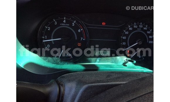 Acheter Import Voiture Toyota Hilux Blanc à Import - Dubai, Diana Acheter Import Voiture Toyota Hilux Blanc à Import - Dubai, Diana