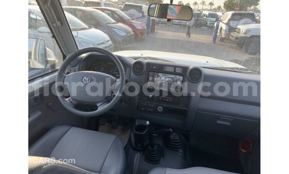 Hividy Toyota Land Cruiser fotsy Car in Import - Dubai in Diana Hividy Toyota Land Cruiser fotsy Car in Import - Dubai in Diana