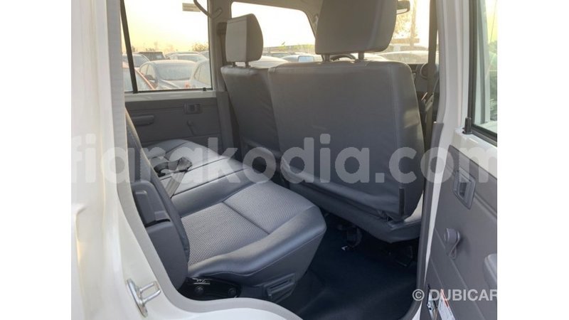 Big with watermark toyota land cruiser diana import dubai 4891