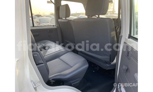 Hividy Toyota Land Cruiser fotsy Car in Import - Dubai in Diana Hividy Toyota Land Cruiser fotsy Car in Import - Dubai in Diana