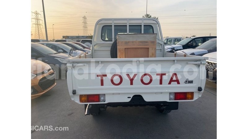 Big with watermark toyota land cruiser diana import dubai 4891