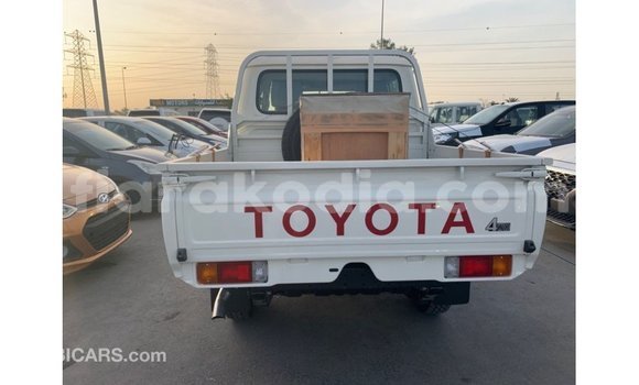 Hividy Toyota Land Cruiser fotsy Car in Import - Dubai in Diana Hividy Toyota Land Cruiser fotsy Car in Import - Dubai in Diana