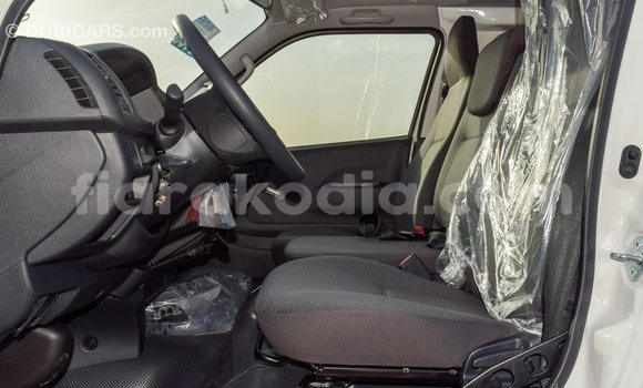 Hividy Toyota Hiace fotsy Car in Import - Dubai in Diana Hividy Toyota Hiace fotsy Car in Import - Dubai in Diana