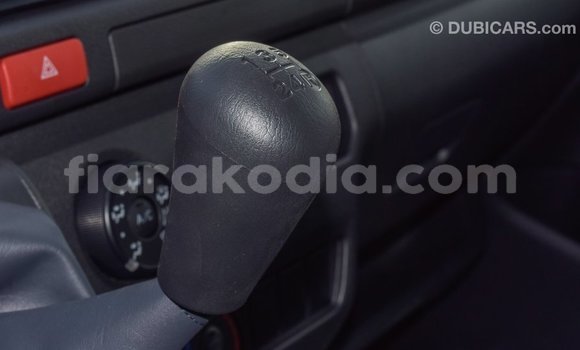 Hividy Toyota Hiace fotsy Car in Import - Dubai in Diana Hividy Toyota Hiace fotsy Car in Import - Dubai in Diana