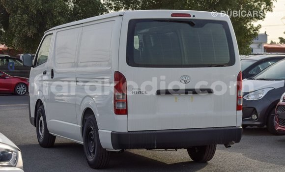 Hividy Toyota Hiace fotsy Car in Import - Dubai in Diana Hividy Toyota Hiace fotsy Car in Import - Dubai in Diana