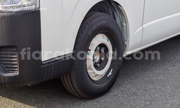 Hividy Toyota Hiace fotsy Car in Import - Dubai in Diana Hividy Toyota Hiace fotsy Car in Import - Dubai in Diana