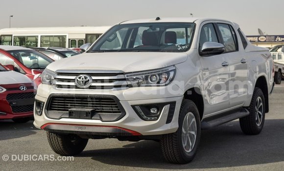 Hividy Toyota Hilux fotsy Car in Import - Dubai in Diana Hividy Toyota Hilux fotsy Car in Import - Dubai in Diana