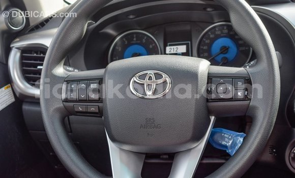 Hividy Toyota Hilux fotsy Car in Import - Dubai in Diana Hividy Toyota Hilux fotsy Car in Import - Dubai in Diana