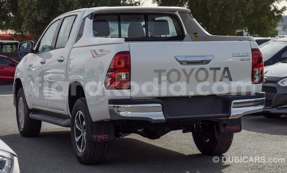 Hividy Toyota Hilux fotsy Car in Import - Dubai in Diana Hividy Toyota Hilux fotsy Car in Import - Dubai in Diana