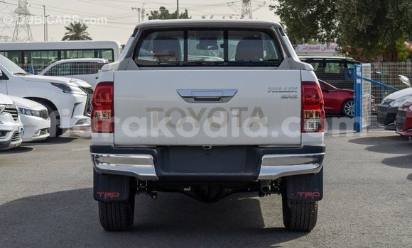 Hividy Toyota Hilux fotsy Car in Import - Dubai in Diana Hividy Toyota Hilux fotsy Car in Import - Dubai in Diana