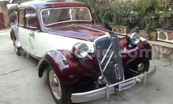 Acheter Occasion Voiture Citroen Traction Avant Blanc à Antananarivo, Analamanga Acheter Occasion Voiture Citroen Traction Avant Blanc à Antananarivo, Analamanga