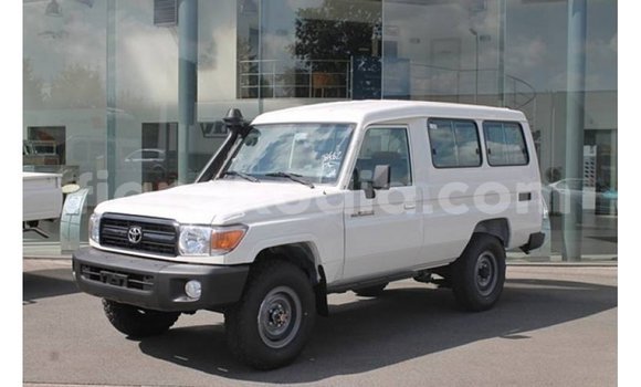 Acheter Import Voiture Toyota Land Cruiser Blanc à Import - Dubai, Diana Acheter Import Voiture Toyota Land Cruiser Blanc à Import - Dubai, Diana