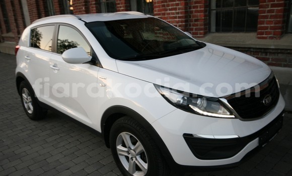 Acheter Occasion Voiture Kia Sportage Blanc à Antananarivo au Analamanga Acheter Occasion Voiture Kia Sportage Blanc à Antananarivo au Analamanga