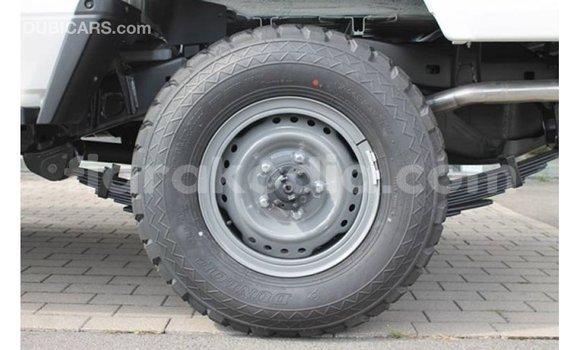 Acheter Import Voiture Toyota Land Cruiser Blanc à Import - Dubai, Diana Acheter Import Voiture Toyota Land Cruiser Blanc à Import - Dubai, Diana