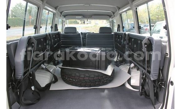 Buy Import Toyota Land Cruiser White Car in Import - Dubai in Diana Buy Import Toyota Land Cruiser White Car in Import - Dubai in Diana