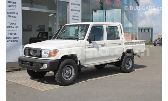 Acheter Import Voiture Toyota Land Cruiser Blanc à Import - Dubai, Diana Acheter Import Voiture Toyota Land Cruiser Blanc à Import - Dubai, Diana