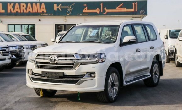 Hividy Toyota Land Cruiser fotsy Car in Import - Dubai in Diana Hividy Toyota Land Cruiser fotsy Car in Import - Dubai in Diana