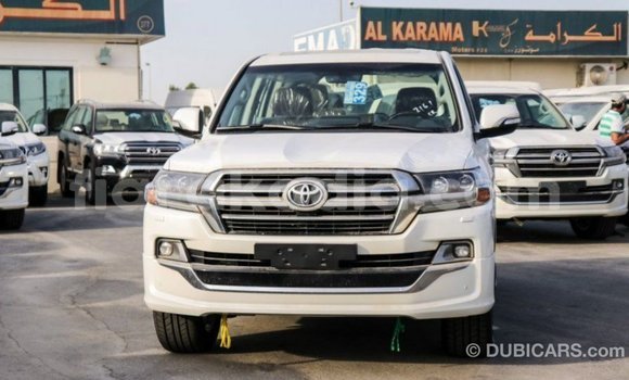 Hividy Toyota Land Cruiser fotsy Car in Import - Dubai in Diana Hividy Toyota Land Cruiser fotsy Car in Import - Dubai in Diana