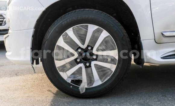 Hividy Toyota Land Cruiser fotsy Car in Import - Dubai in Diana Hividy Toyota Land Cruiser fotsy Car in Import - Dubai in Diana