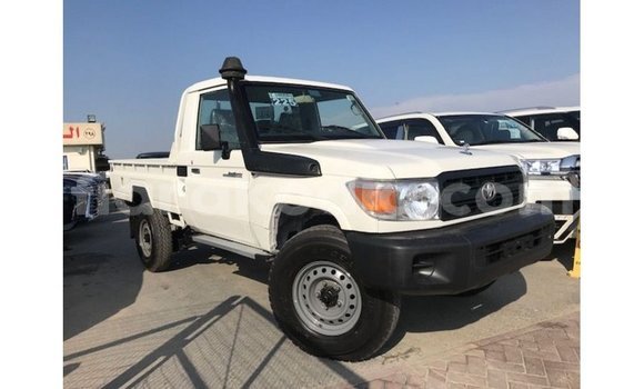 Acheter Import Voiture Toyota Land Cruiser Blanc à Import - Dubai, Diana Acheter Import Voiture Toyota Land Cruiser Blanc à Import - Dubai, Diana
