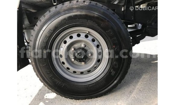 Acheter Import Voiture Toyota Land Cruiser Blanc à Import - Dubai, Diana Acheter Import Voiture Toyota Land Cruiser Blanc à Import - Dubai, Diana