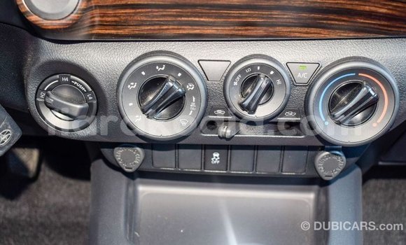 Hividy Toyota Hilux fotsy Car in Import - Dubai in Diana Hividy Toyota Hilux fotsy Car in Import - Dubai in Diana