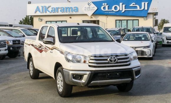 Hividy Toyota Hilux fotsy Car in Import - Dubai in Diana Hividy Toyota Hilux fotsy Car in Import - Dubai in Diana